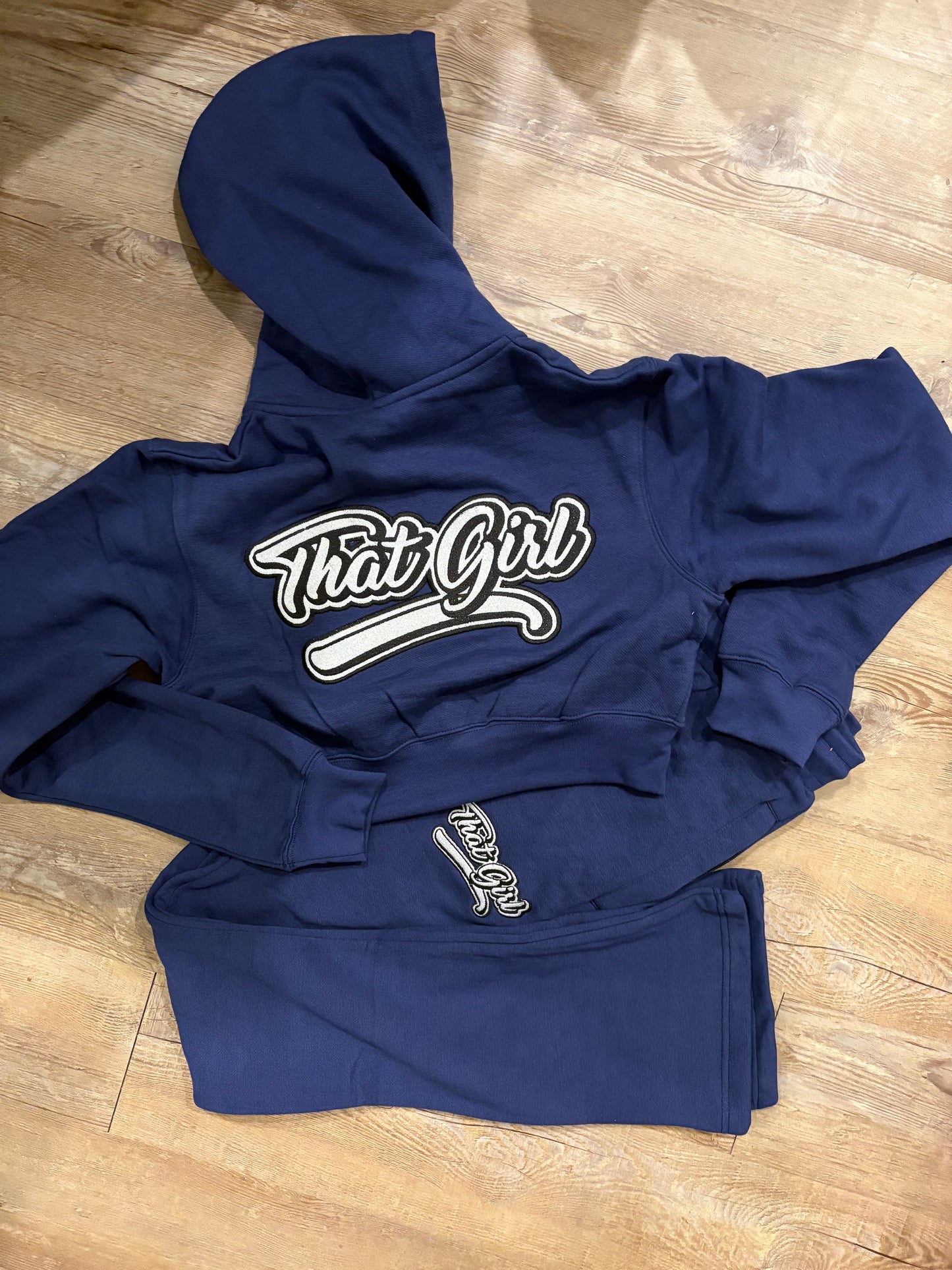 That Girl Sets On Hand